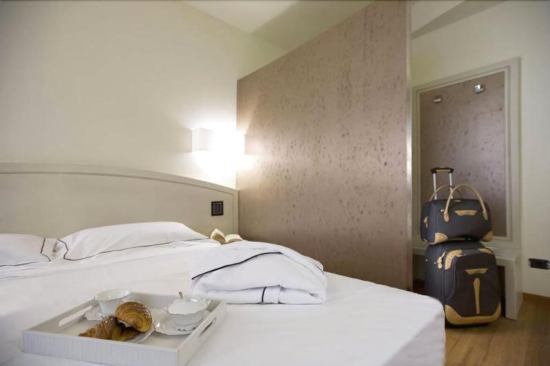 Hotel Napoleon Cherasco Exteriör bild