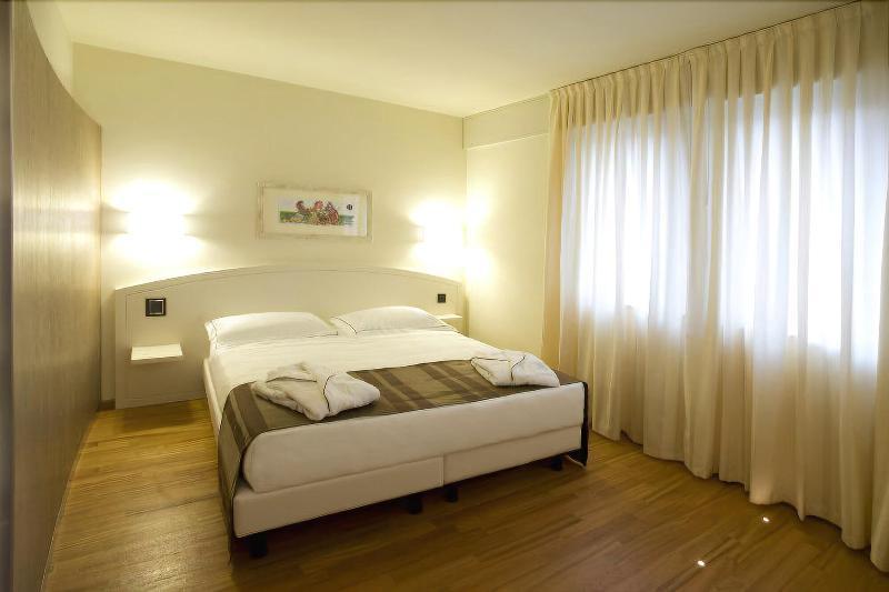 Hotel Napoleon Cherasco Exteriör bild