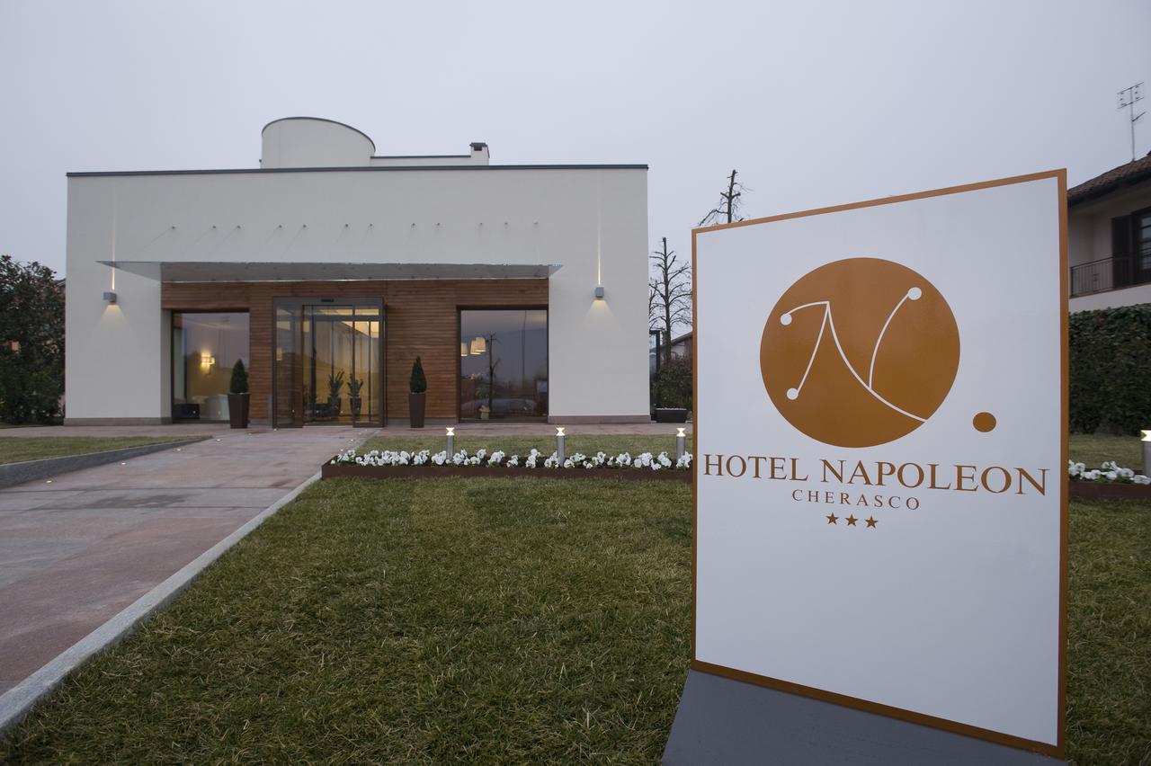 Hotel Napoleon Cherasco Exteriör bild