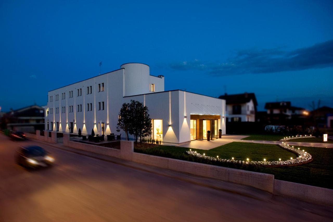 Hotel Napoleon Cherasco Exteriör bild